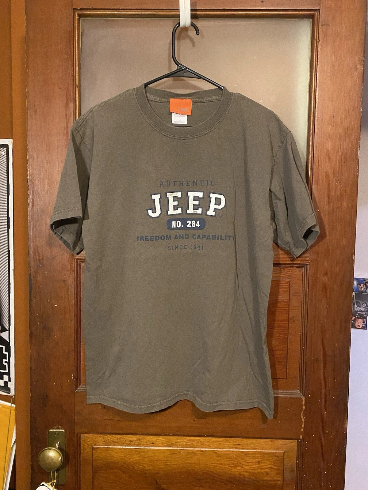 Vintage Jeep off the shoulder pink tee 🩷
